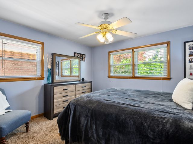 2844 W 100th Place, Evergreen Park, IL 60805