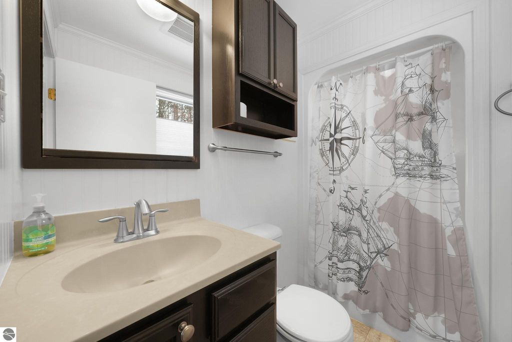 Image 21 of property listing at 224 W Lake Drive, Cadillac, MI 49601