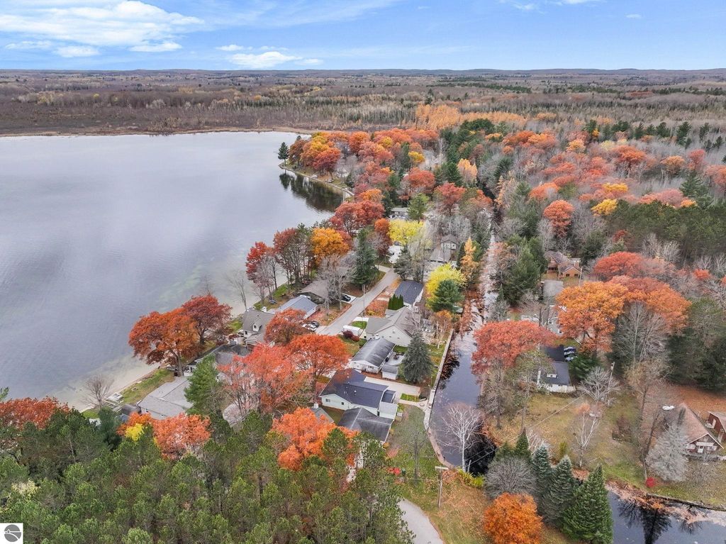 Image 36 of property listing at 224 W Lake Drive, Cadillac, MI 49601