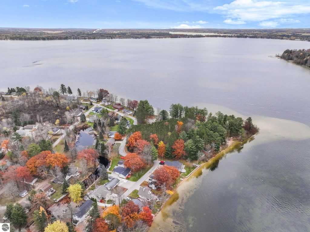 Image 37 of property listing at 224 W Lake Drive, Cadillac, MI 49601