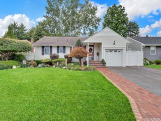 34 Scholl Drive, Farmingdale, NY 11735