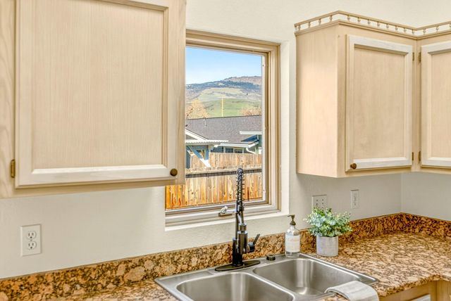 239 E Hersey Street, Ashland, OR 97520