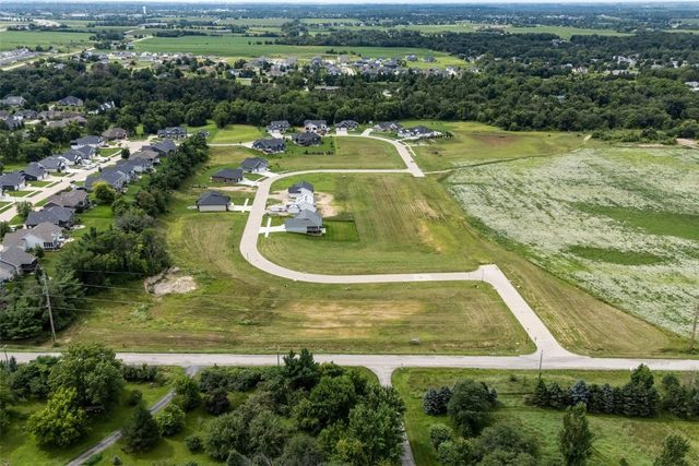 3667 Mclain Way, Hiawatha, IA 52233