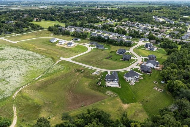 3667 Mclain Way, Hiawatha, IA 52233