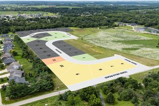 3667 Mclain Way, Hiawatha, IA 52233