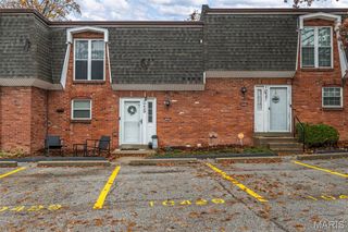 10429 Corbeil Drive 60, St Louis, MO 63146