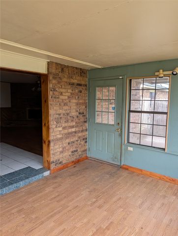 6925 Sandstone Court, Fort Worth, TX 76120