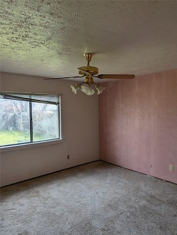 6925 Sandstone Court, Fort Worth, TX 76120