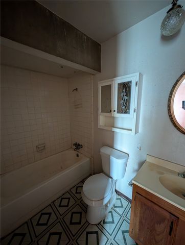 6925 Sandstone Court, Fort Worth, TX 76120