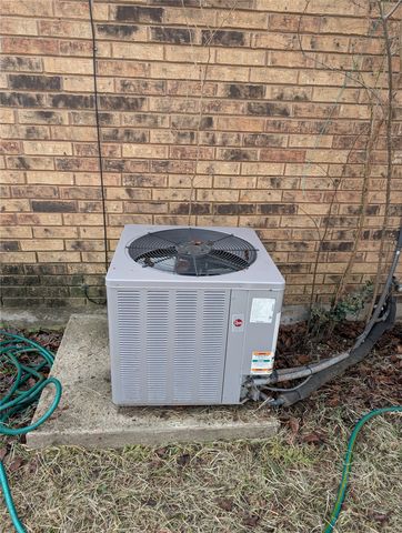 6925 Sandstone Court, Fort Worth, TX 76120