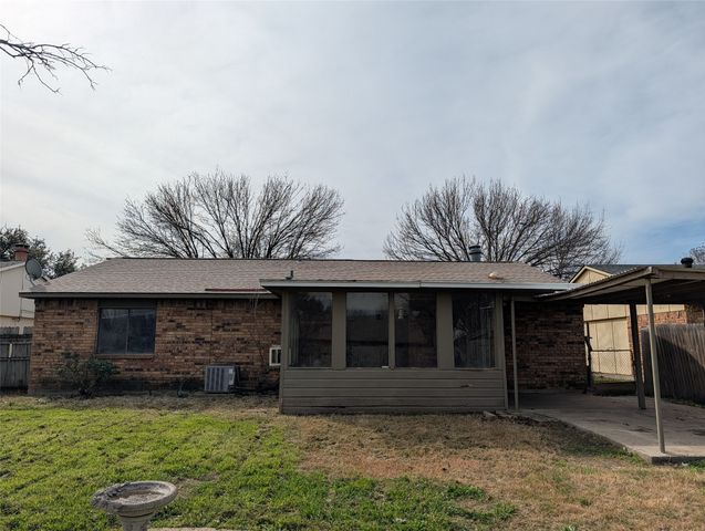 6925 Sandstone Court, Fort Worth, TX 76120