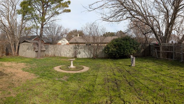 6925 Sandstone Court, Fort Worth, TX 76120