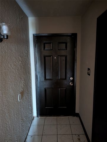 6925 Sandstone Court, Fort Worth, TX 76120