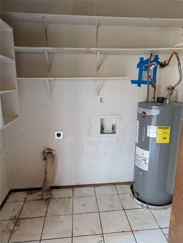 6925 Sandstone Court, Fort Worth, TX 76120