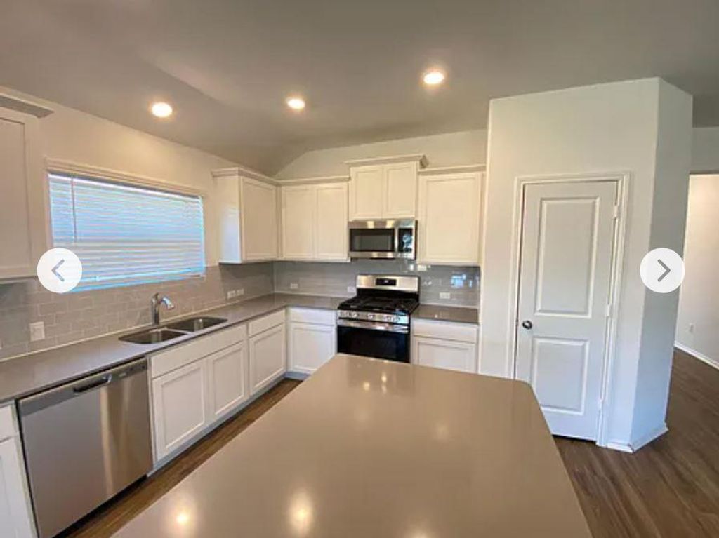 212 Montego ST, Hutto, TX 78634