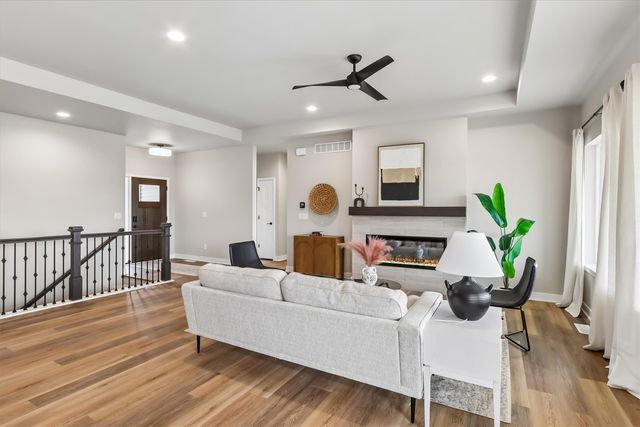 3215 Sunflower Street, Ely, IA 52227