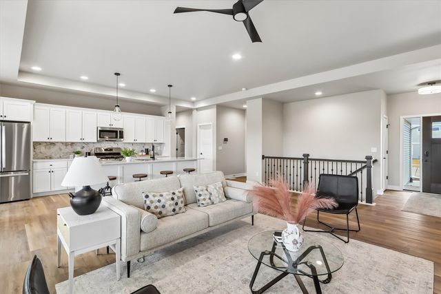 3215 Sunflower Street, Ely, IA 52227