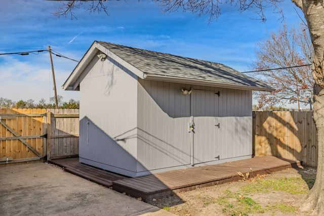 2401 Farr Street, Caddo Mills, TX 75135