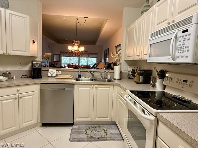 7823 Regal Heron CIR 9, Naples, FL 34104