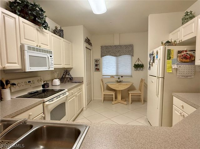 7823 Regal Heron CIR 9, Naples, FL 34104