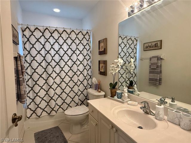 7823 Regal Heron CIR 9, Naples, FL 34104