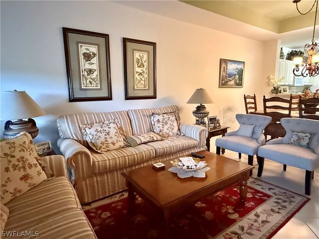 7823 Regal Heron CIR 9, Naples, FL 34104