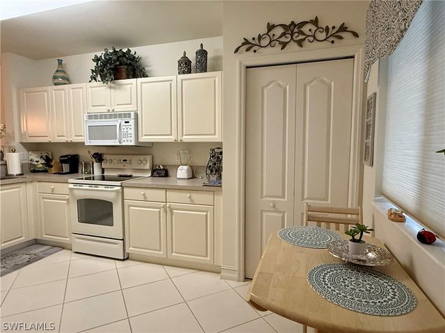 7823 Regal Heron CIR 9, Naples, FL 34104