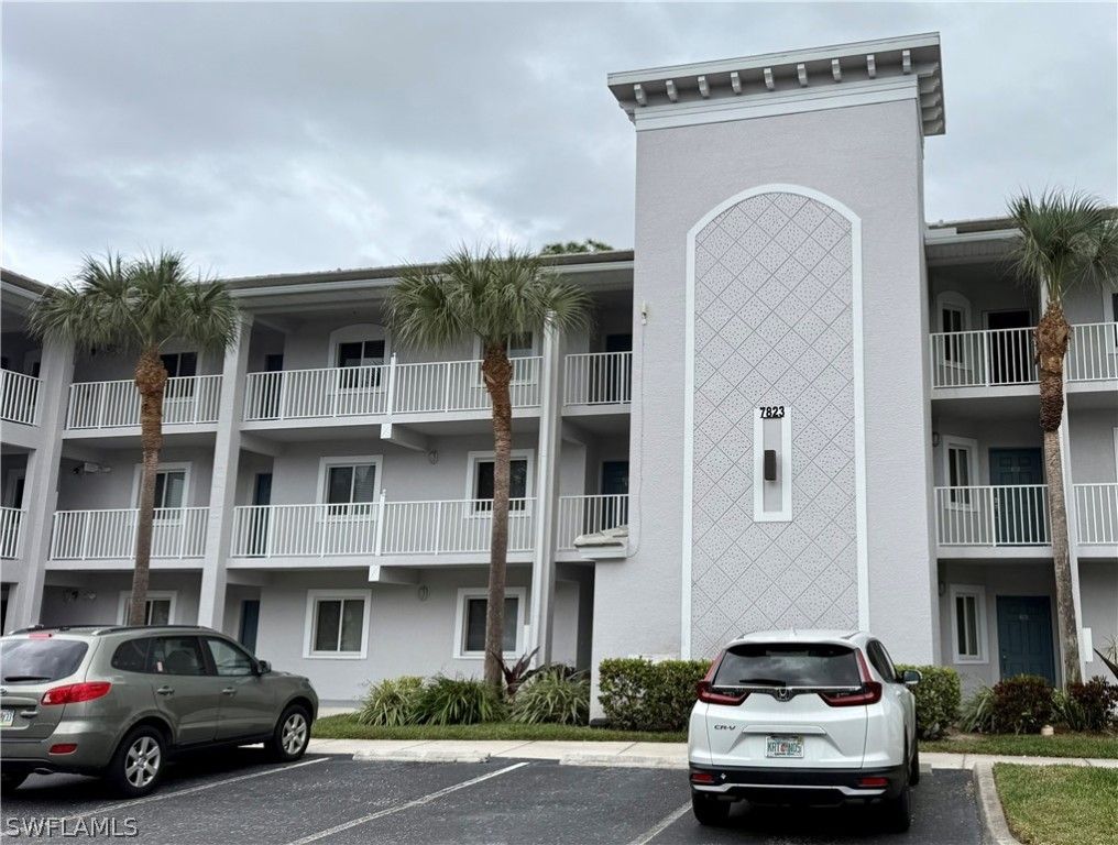 7823 Regal Heron CIR 9, Naples, FL 34104