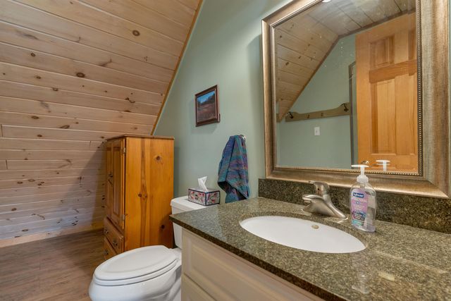 59 Effingham Road, Ossipee, NH 03864