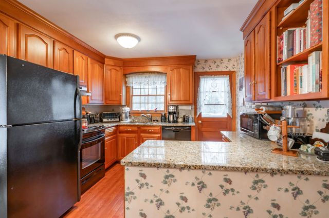 226 Amesbury Road, Kensington, NH 03833