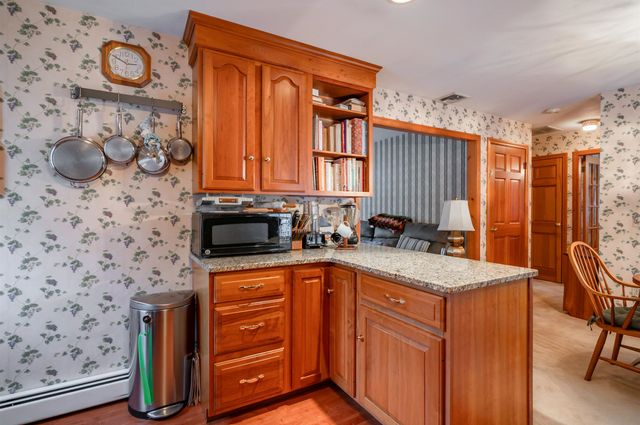 226 Amesbury Road, Kensington, NH 03833