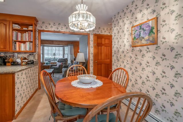226 Amesbury Road, Kensington, NH 03833