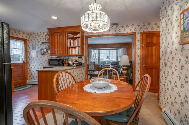 226 Amesbury Road, Kensington, NH 03833