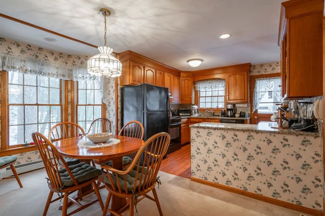 226 Amesbury Road, Kensington, NH 03833