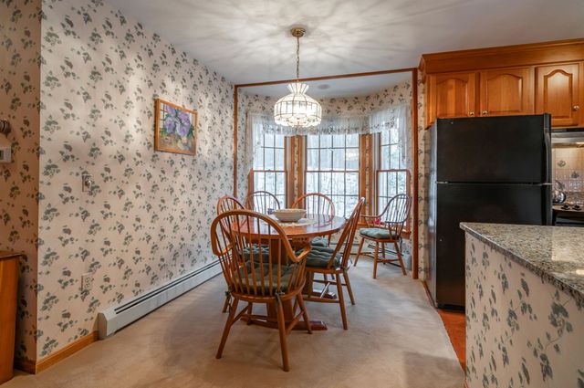 226 Amesbury Road, Kensington, NH 03833