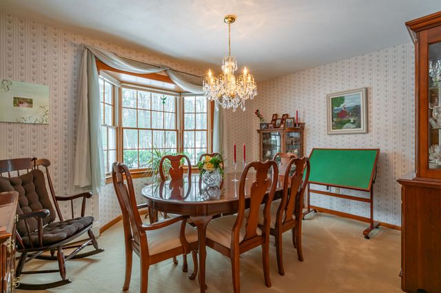 226 Amesbury Road, Kensington, NH 03833