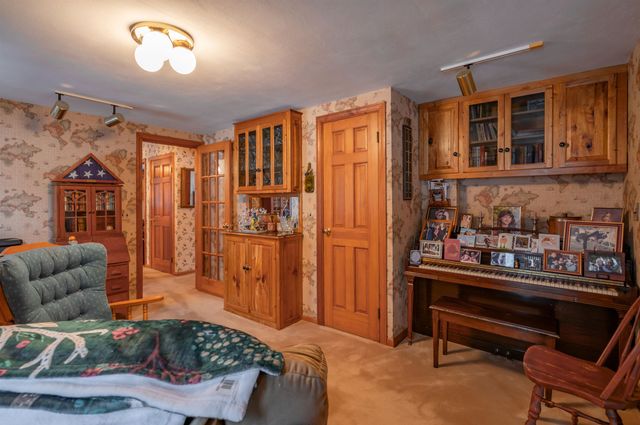 226 Amesbury Road, Kensington, NH 03833