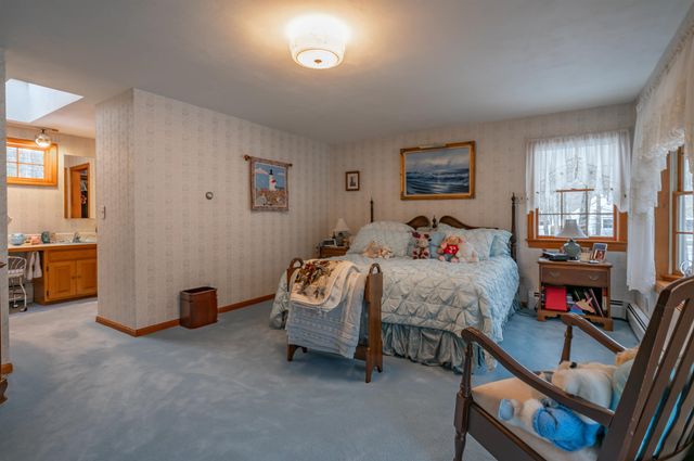 226 Amesbury Road, Kensington, NH 03833