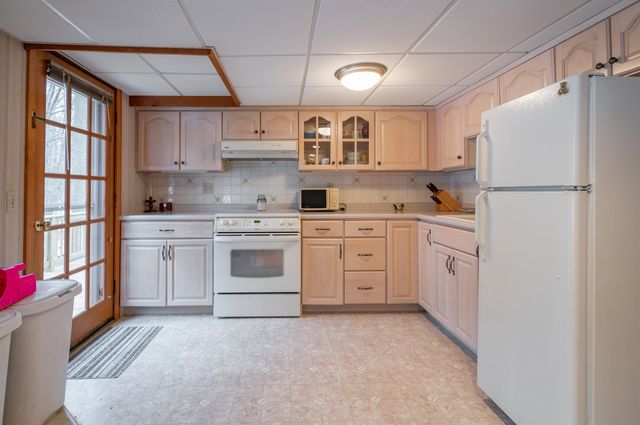 226 Amesbury Road, Kensington, NH 03833