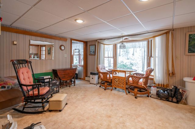 226 Amesbury Road, Kensington, NH 03833