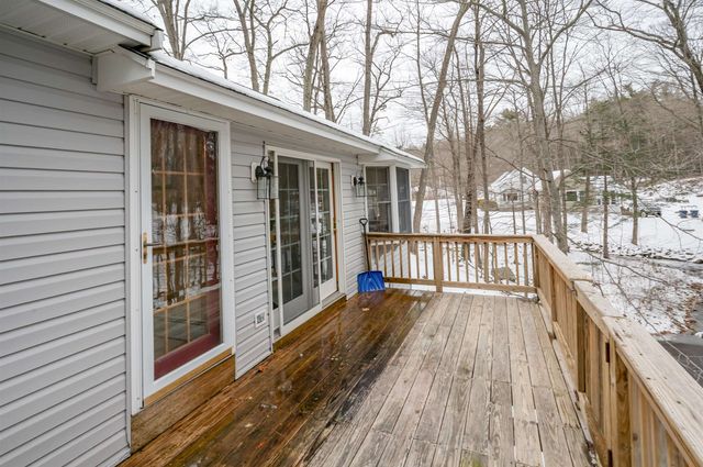 226 Amesbury Road, Kensington, NH 03833