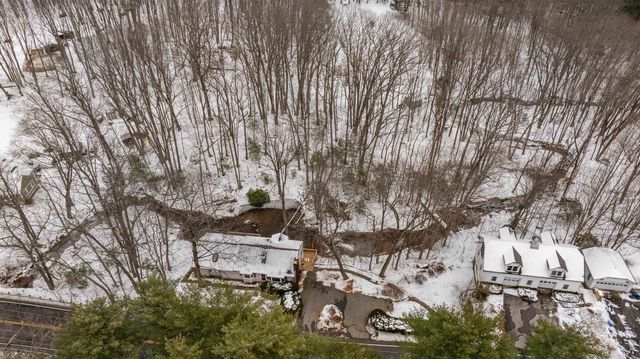 226 Amesbury Road, Kensington, NH 03833