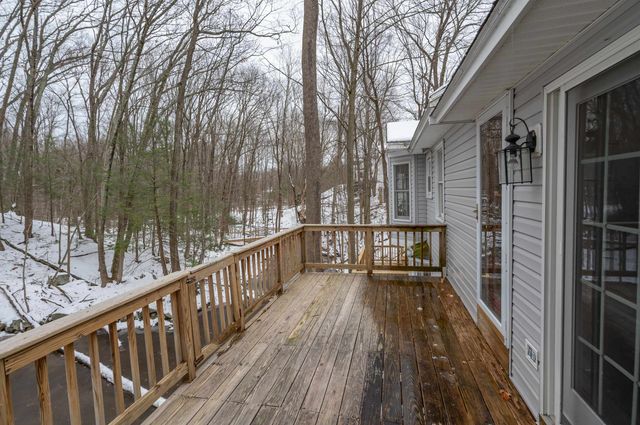 226 Amesbury Road, Kensington, NH 03833