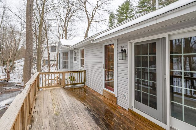 226 Amesbury Road, Kensington, NH 03833