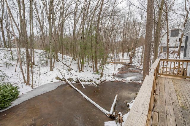 226 Amesbury Road, Kensington, NH 03833