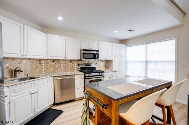 24 Davenport Pl, Morris Twp., NJ 07960