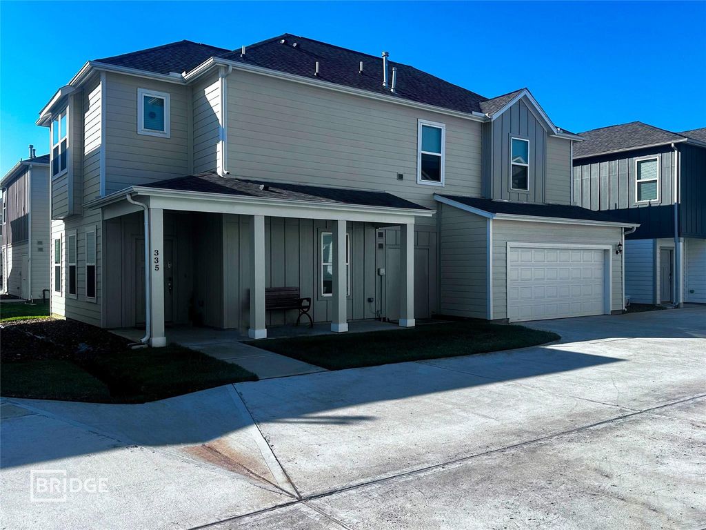 335 Huisache Street, Lake Jackson, TX 77566