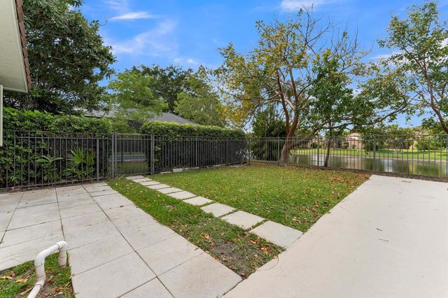 10084 Camelback Lane, Boca Raton, FL 33498