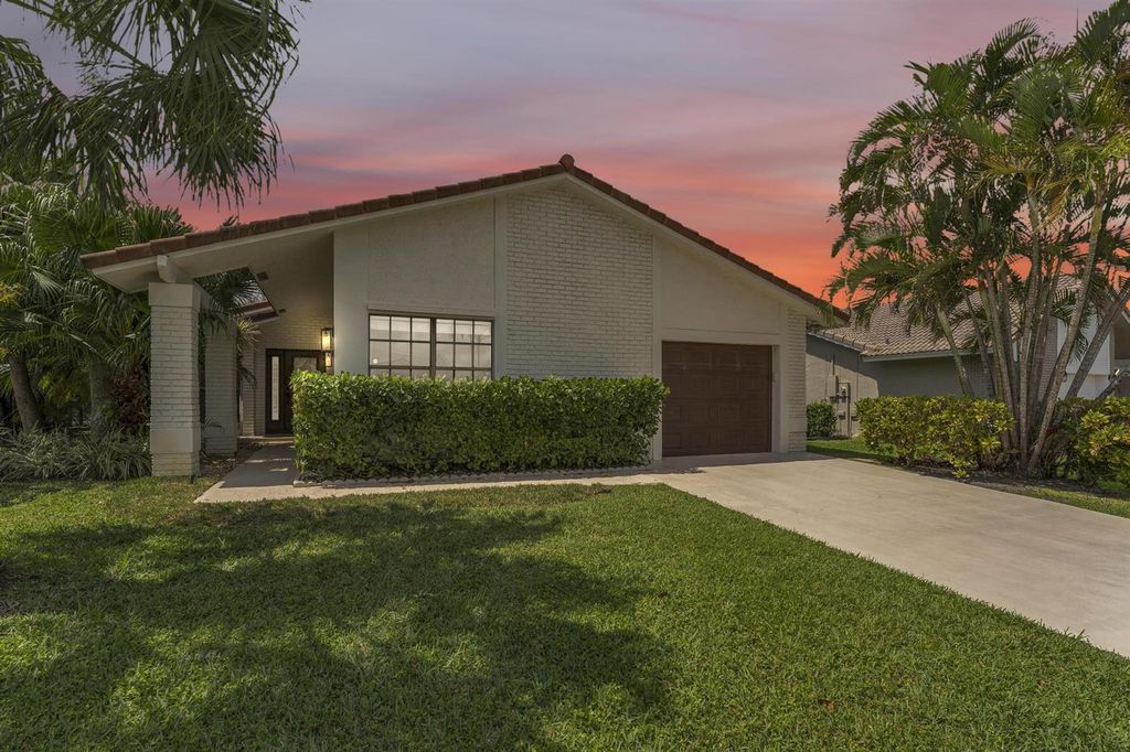 10084 Camelback Lane, Boca Raton, FL 33498