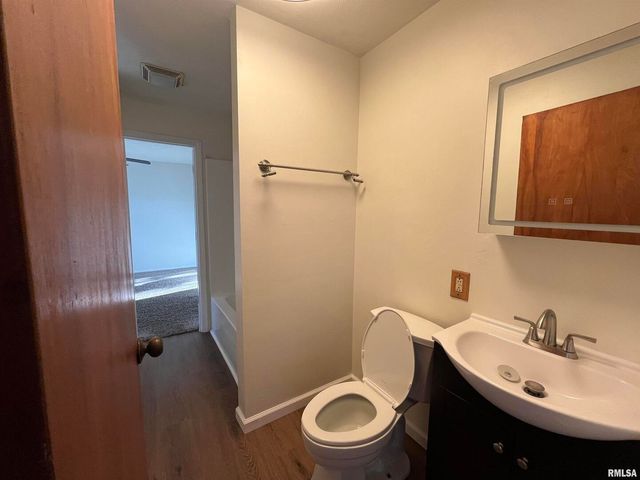 613 W 9TH Avenue, Milan, IL 61264